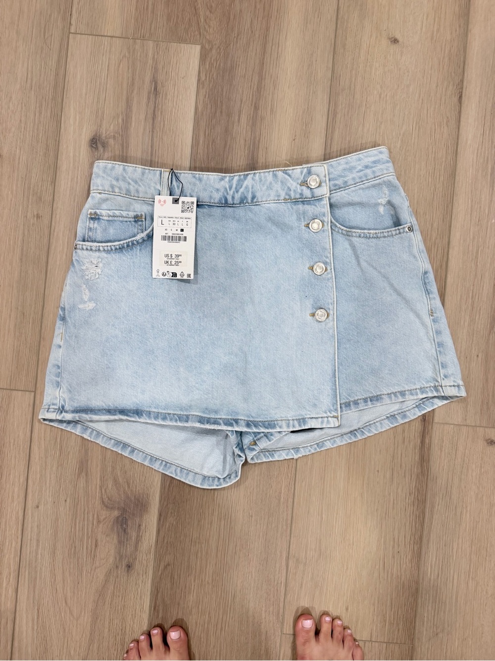 NWT Zara Light Wash Denim Skort with Button Front